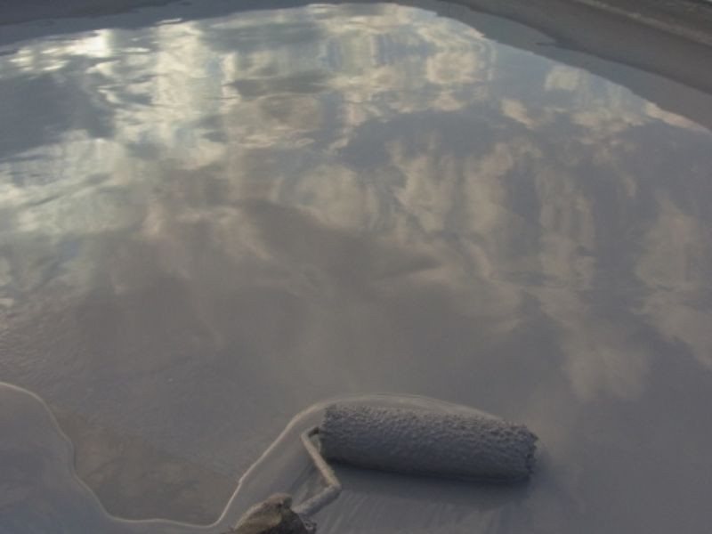 【外壁塗装】ベランダ防水のトップコートはいつ塗り替える？防水層を守るための目安を解説