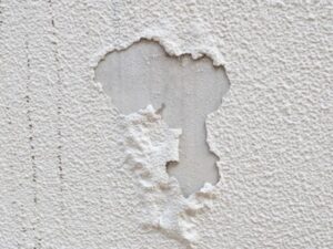 塗膜の膨れや剥がれは原因の確認が大切