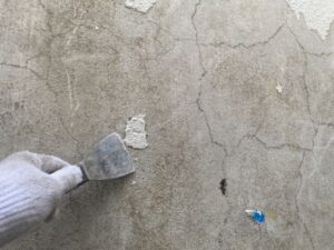 古い塗膜を取り除くケレン作業