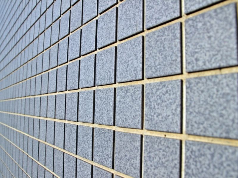 タイル外壁は塗装が必要?知っておきたいメンテナンスの重要性と安心して任せるためのポイント